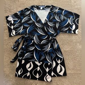 Diane von Firstenberg Short Sleeve Kimono Style Wrap Dress | Justine Blue Black